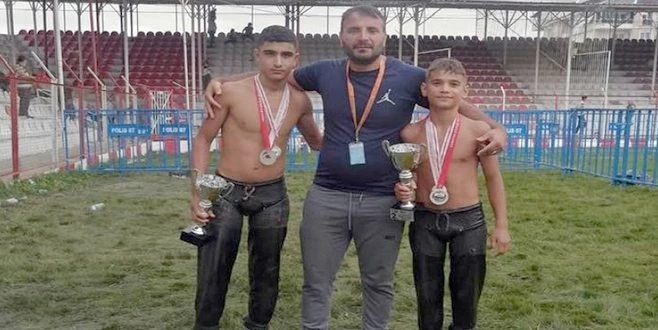 GÜREŞÇİLERİMİZ ANTALYA’DAN 2 GÜMÜŞ MADALYA İLE DÖNDÜ